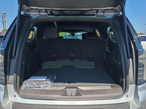 2025 Chevrolet Suburban RST