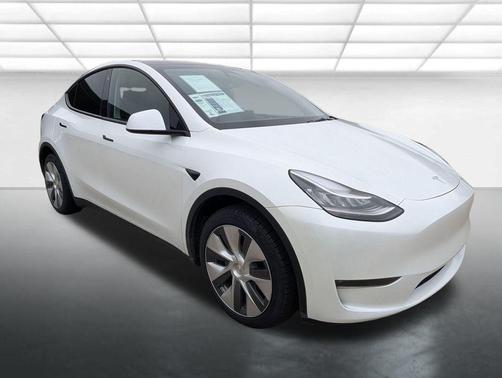 Pearl White Multi-Coat 2023 Tesla Model Y Performance Dual Motor All-Wheel Drive