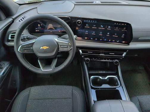 Polar White Tricoat 2026 Chevrolet Traverse LT