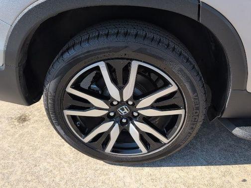 2022 Honda Pilot Touring 8-Passenger