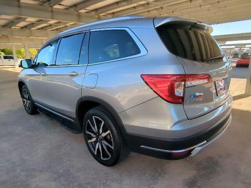 2022 Honda Pilot Touring 8-Passenger