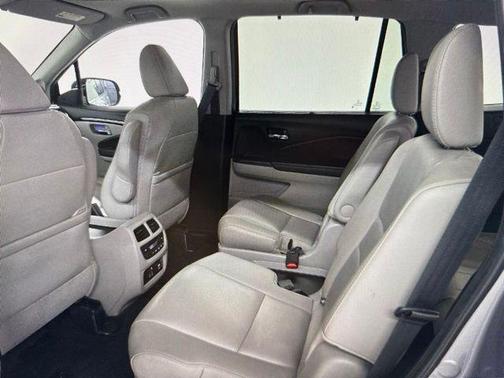 2022 Honda Pilot Touring 8-Passenger
