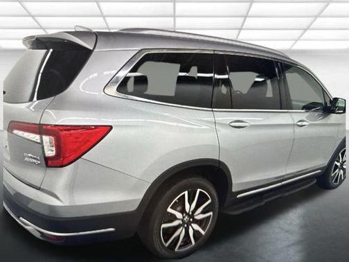 2022 Honda Pilot Touring 8-Passenger