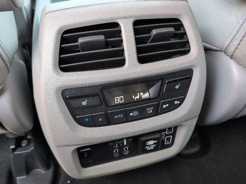 2022 Honda Pilot Touring 8-Passenger