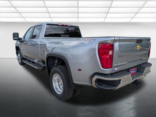 Sterling Gray Metallic 2026 Chevrolet Silverado 3500 LT