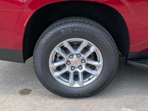Radiant Red Tintcoat 2026 Chevrolet Suburban LT