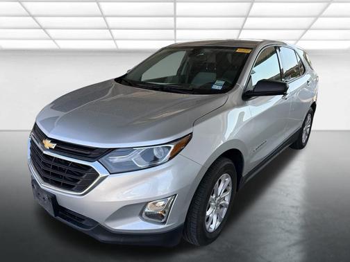 Silver Ice Metallic 2019 Chevrolet Equinox LS