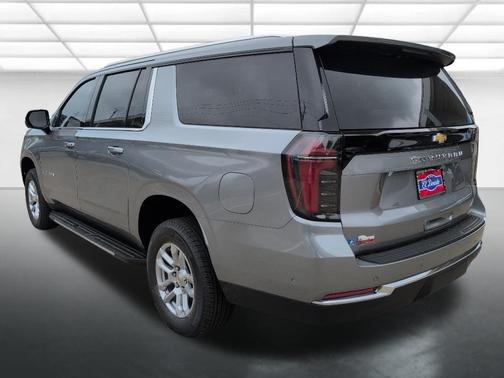 Sterling Gray Metallic 2026 Chevrolet Suburban LT