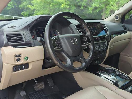 2022 Honda Pilot Touring 8-Passenger