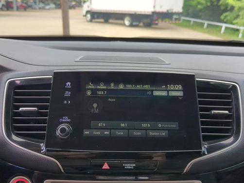 2022 Honda Pilot Touring 8-Passenger
