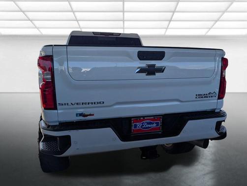 Summit White 2022 Chevrolet Silverado 2500 High Country
