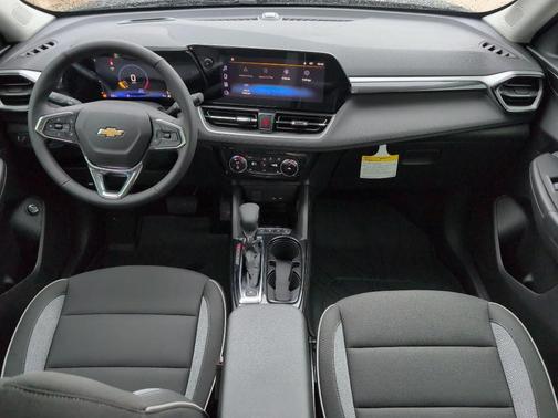 Mosaic Black Metallic 2026 Chevrolet Trailblazer LT