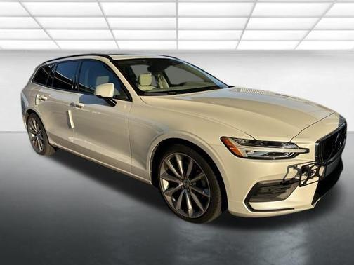2020 Volvo V60 T5 Momentum