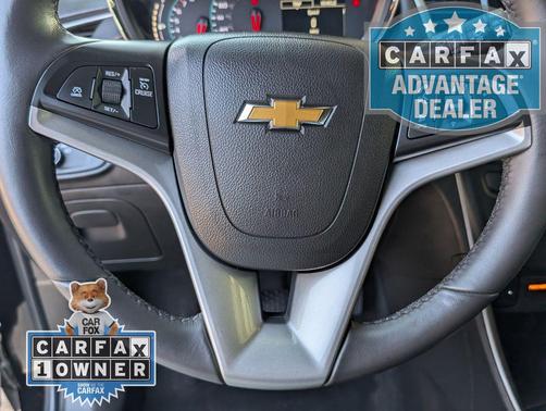 Mosaic Black Metallic 2022 Chevrolet Trax LT