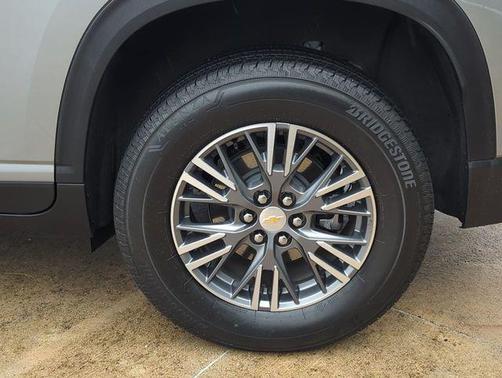 2024 Chevrolet Traverse LS