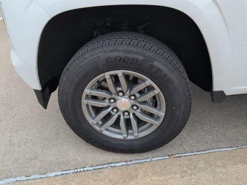 Summit White 2026 Chevrolet Colorado LT