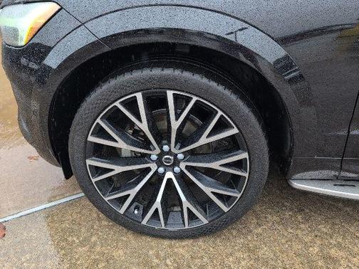 2022 Volvo XC60 B5 Momentum