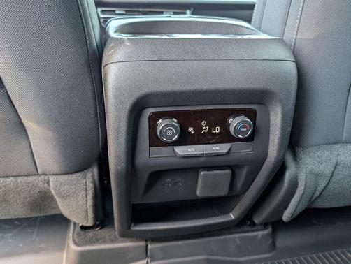 Radiant Red Tintcoat 2026 Chevrolet Traverse LT