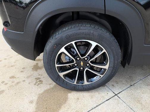 Mosaic Black Metallic 2026 Chevrolet Trailblazer LT