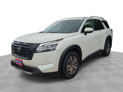 2022 Nissan Pathfinder SL 4WD