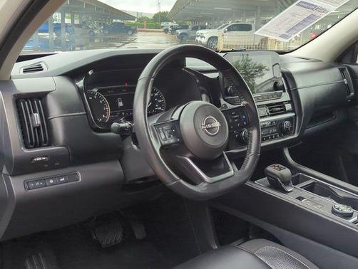 2022 Nissan Pathfinder SL 4WD