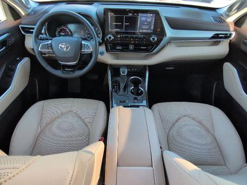 2021 Toyota Highlander Hybrid Platinum