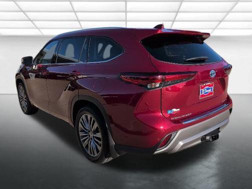 2021 Toyota Highlander Hybrid Platinum
