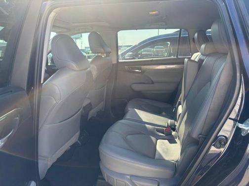 2022 Toyota Highlander Limited