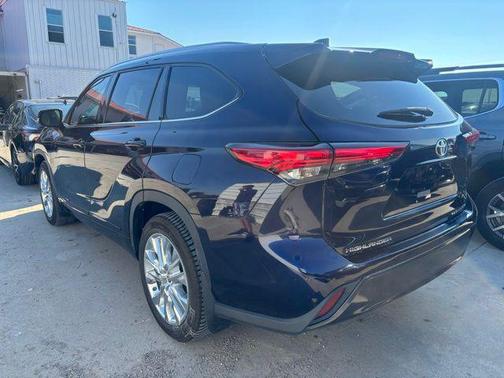 2022 Toyota Highlander Limited