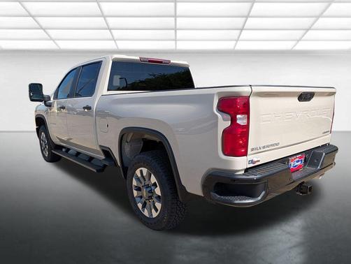White Sands 2026 Chevrolet Silverado 2500 Custom