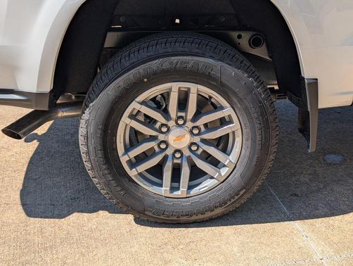 Summit White 2026 Chevrolet Colorado LT