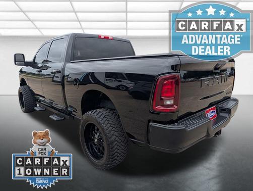 Diamond Black Crystal Pearlcoat 2025 RAM 2500 Tradesman Crew Cab 4x4 6'4' Box
