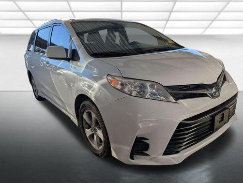 2020 Toyota Sienna LE