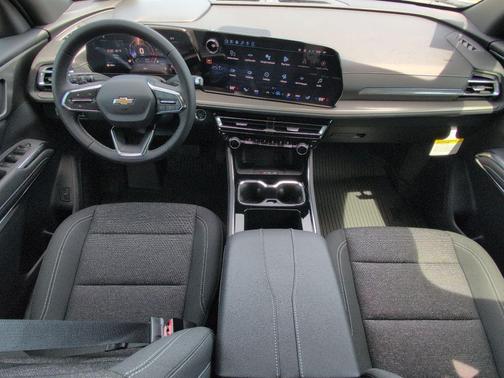 Summit White 2026 Chevrolet Traverse LT