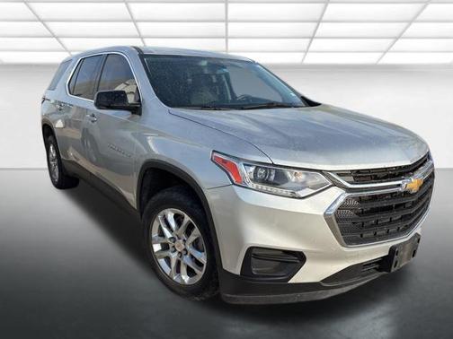 Silver Ice Metallic 2020 Chevrolet Traverse LS