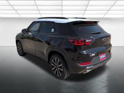 Mosaic Black Metallic 2026 Chevrolet Trailblazer ACTIV
