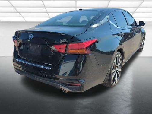 2022 Nissan Altima SR FWD