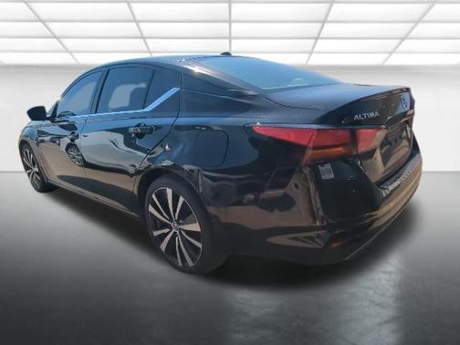 2022 Nissan Altima SR FWD