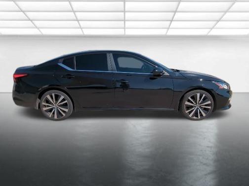 2022 Nissan Altima SR FWD