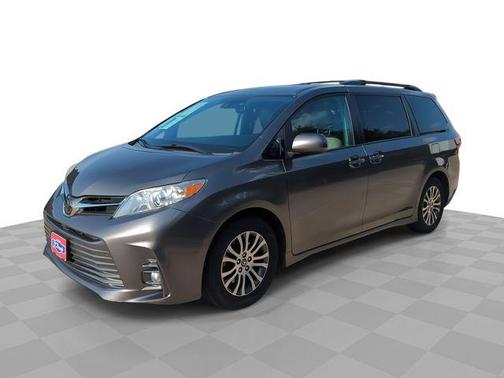 2020 Toyota Sienna XLE
