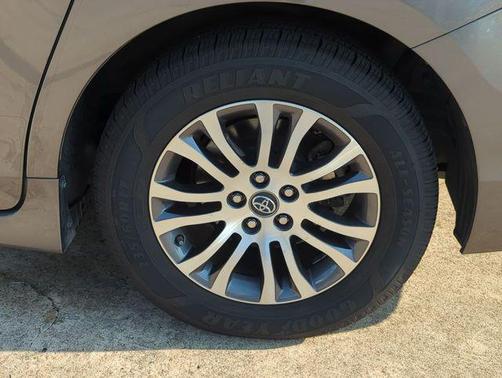 2020 Toyota Sienna XLE