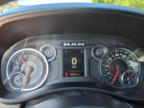 2023 RAM 2500 Tradesman Crew Cab 4x4 8' Box