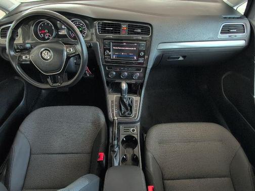 2018 Volkswagen Golf TSI S
