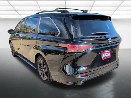 2021 Toyota Sienna XSE 7 Passenger