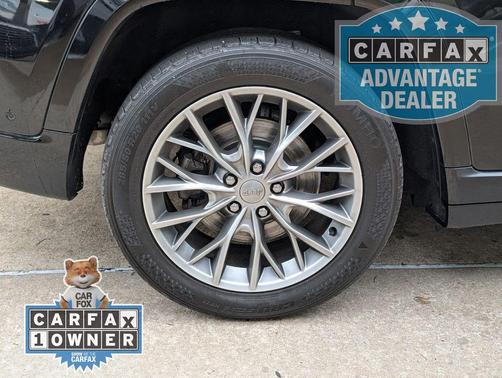 Diamond Black Crystal Pearlcoat 2022 Jeep Grand Cherokee Summit