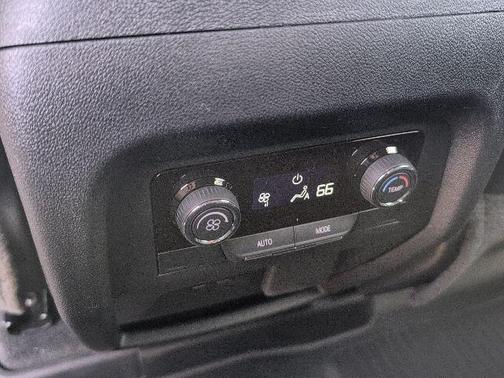 Polar White Tricoat 2026 Chevrolet Traverse LT