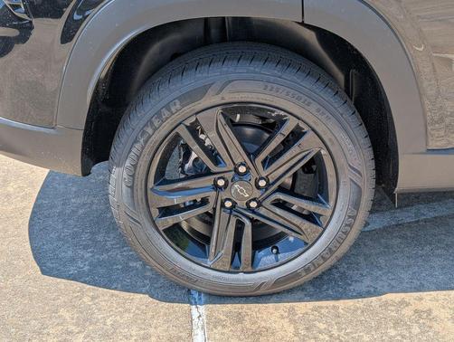 Mosaic Black Metallic 2026 Chevrolet Trax FWD ACTIV