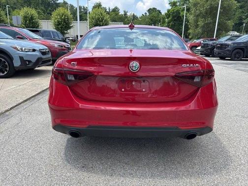 2022 Alfa Romeo Giulia Base