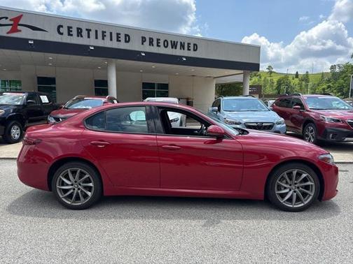2022 Alfa Romeo Giulia Base