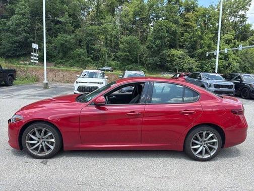 2022 Alfa Romeo Giulia Base